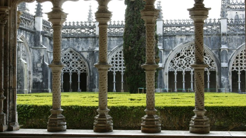 Ezerarcú Portugália