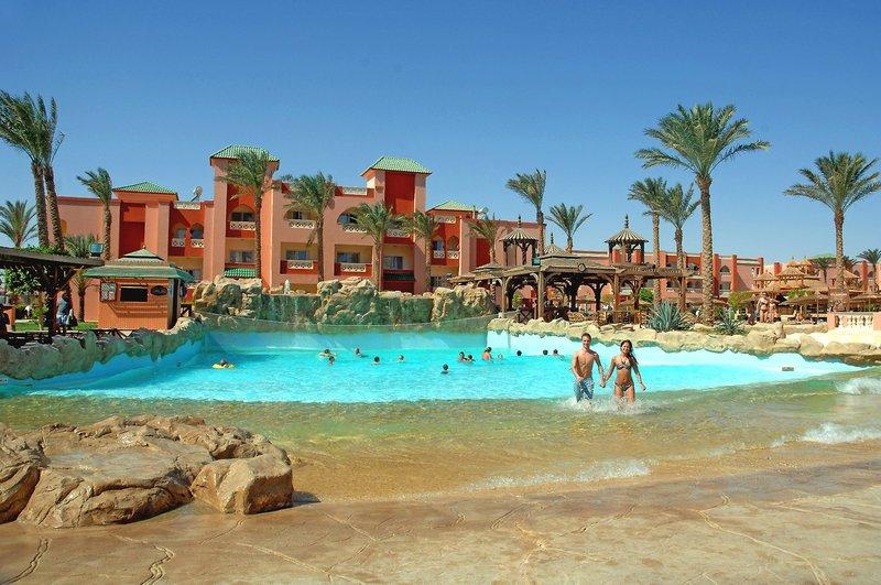 Hurghada utazás Pickalbatros Sea World Resort ex.: Aqua Blu Resort