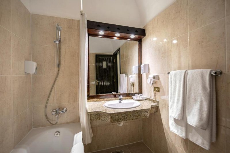 Hurghada utazás Arabella Azur Beach Resort