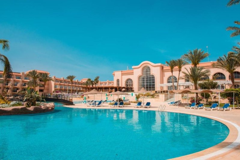 Hurghada utazás Pyramisa Beach Resort