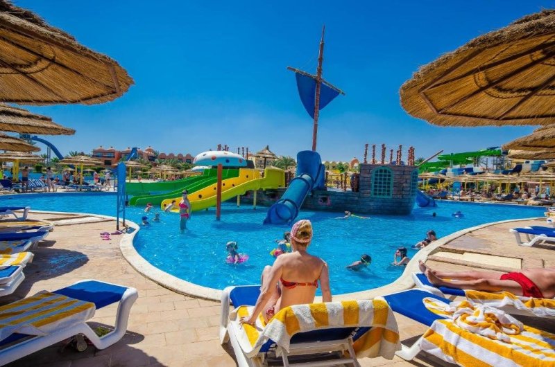 Hurghada utazás Titanic Beach Spa & Aquapark