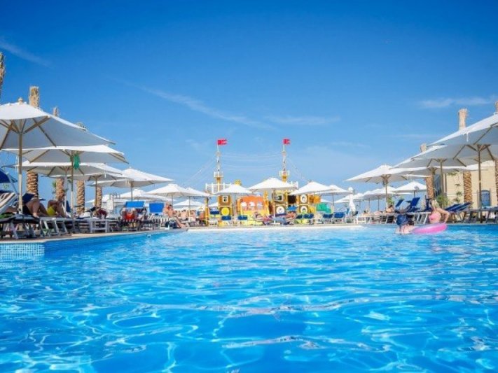 Hurghada utazás Titanic Royal