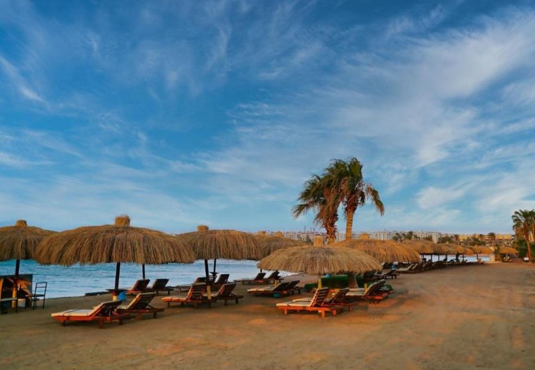 Hurghada utazás Eagles Downtown Zahabia Resort & Aqua Park