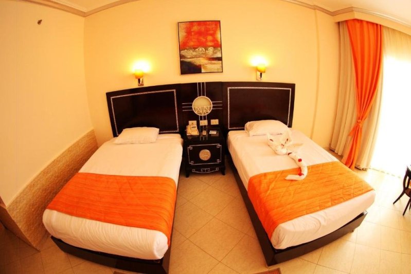 Hurghada utazás Sphinx Aqua Park Beach Resort