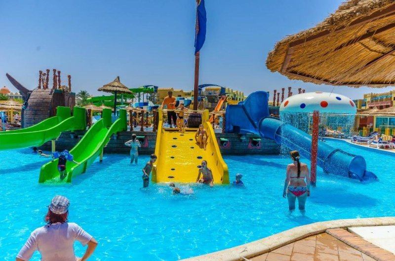 Hurghada utazás Titanic Beach Spa & Aquapark