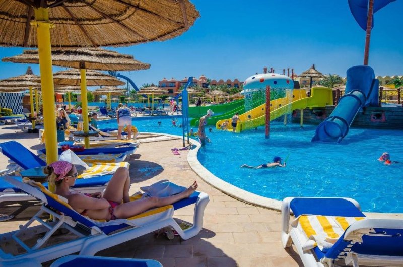 Hurghada utazás Titanic Beach Spa & Aquapark
