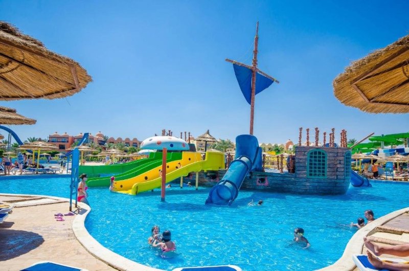 Hurghada utazás Titanic Beach Spa & Aquapark