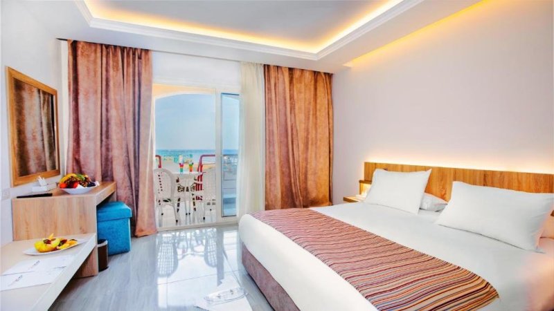 Hurghada utazás Titanic Beach Spa & Aquapark