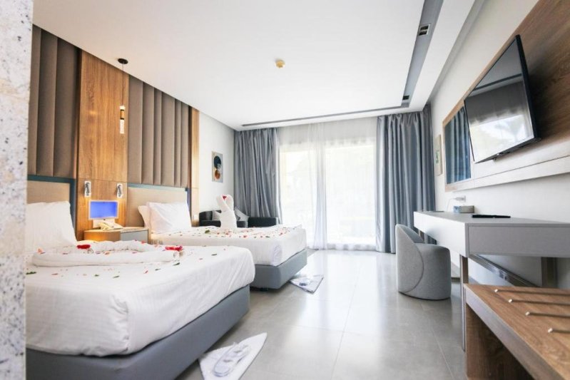 Hurghada utazás Titanic Beach Spa & Aquapark