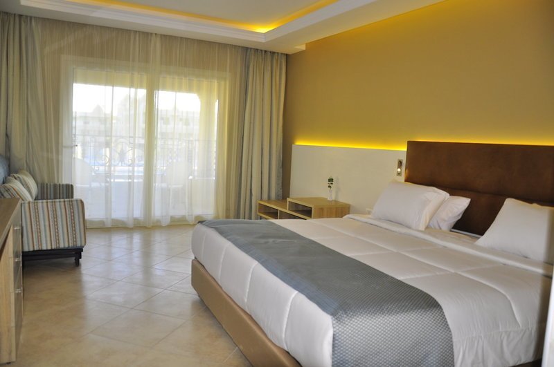 Hurghada utazás Titanic Royal