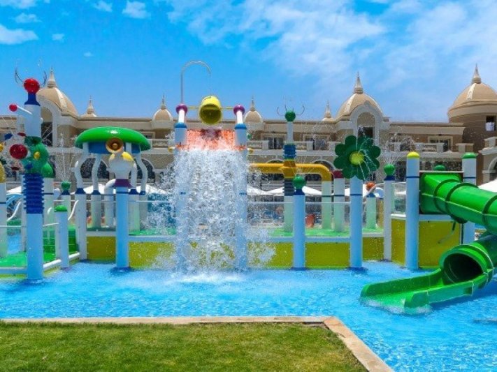 Hurghada utazás Titanic Royal