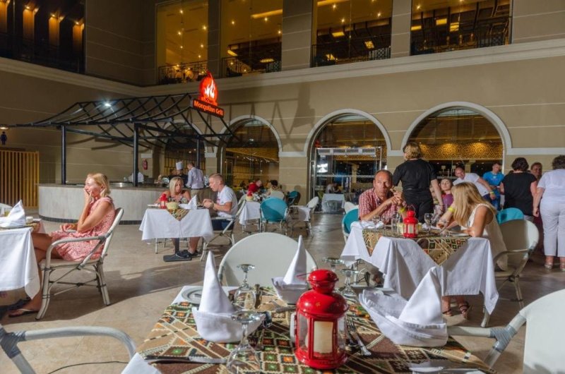 Hurghada utazás Titanic Royal