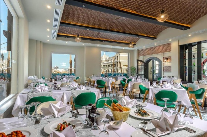 Hurghada utazás Titanic Royal