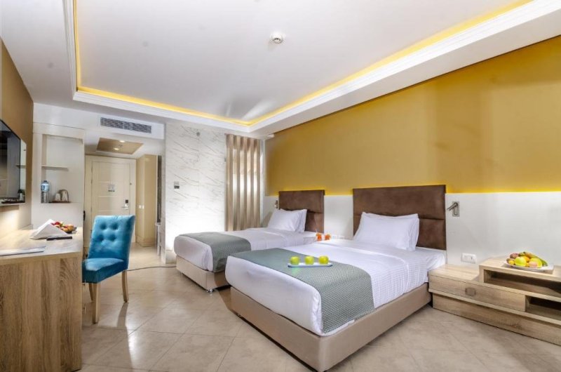 Hurghada utazás Titanic Royal