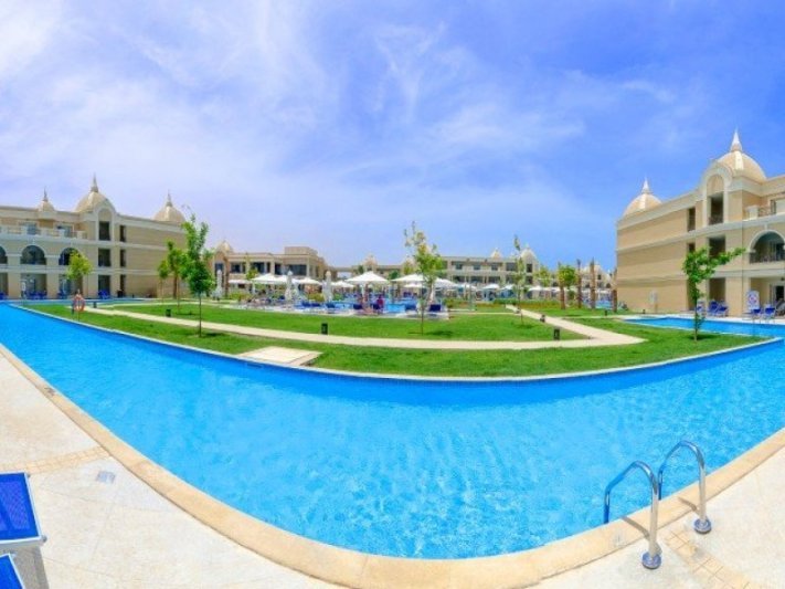 Hurghada utazás Titanic Royal