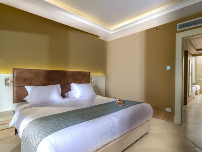 Hurghada utazás Titanic Royal