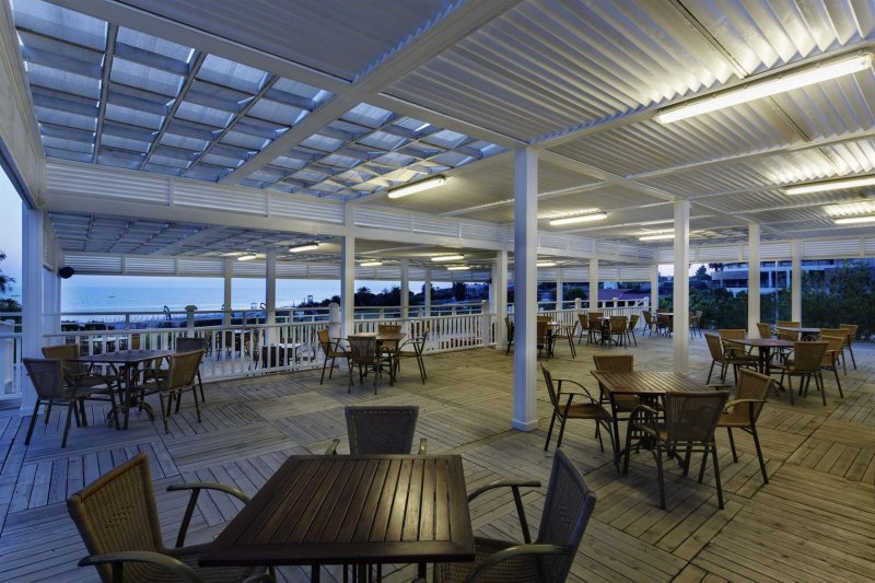 Alba Queen Hotel Side