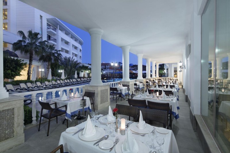 Alba Queen Hotel Side