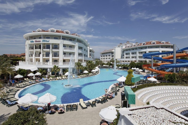Alba Queen Hotel Side