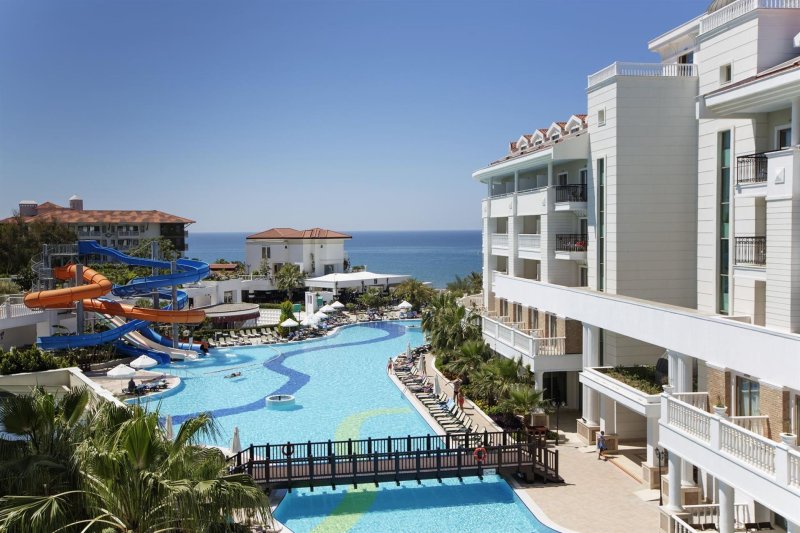 Alba Queen Hotel Side