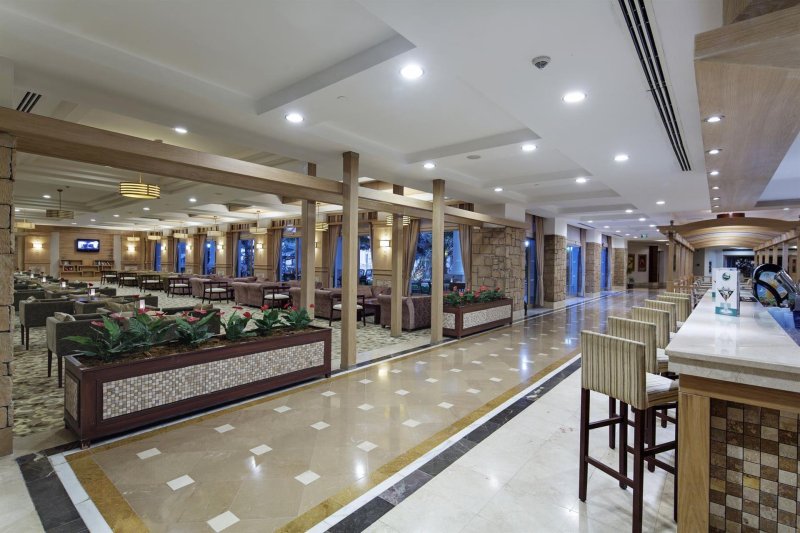 Alba Queen Hotel Side