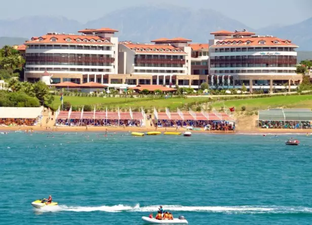 Alba Royal Hotel Side