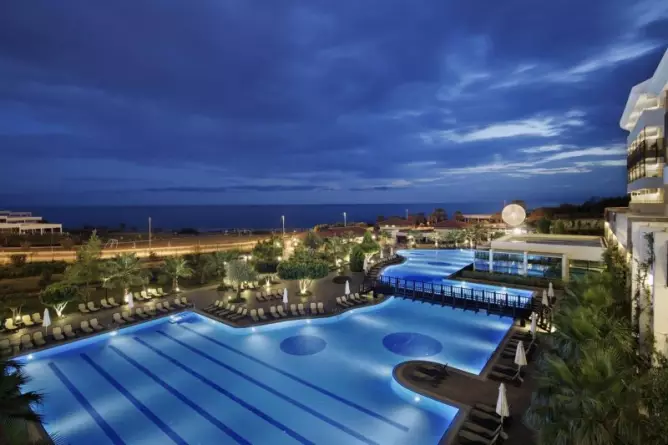 Alba Royal Hotel Side