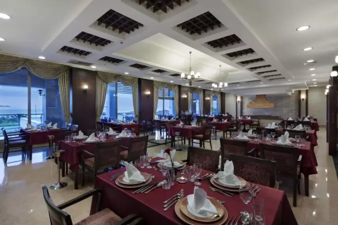 Alba Royal Hotel Side