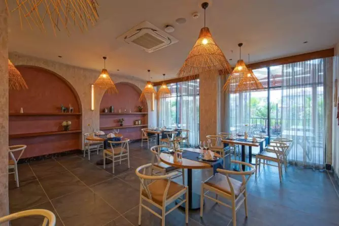 Aletris Deluxe Hotel And Spa Side