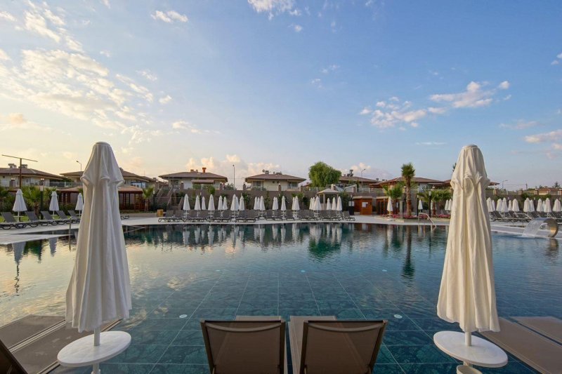 Aletris Deluxe Hotel And Spa Side