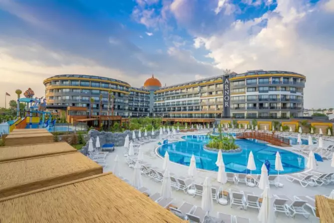 Arnor De Luxe Hotel & Spa Side