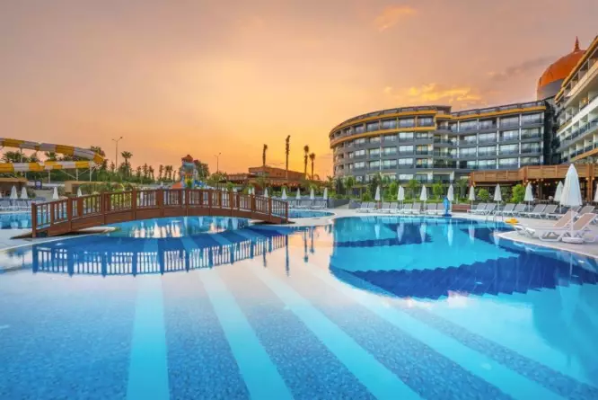Arnor De Luxe Hotel & Spa Side