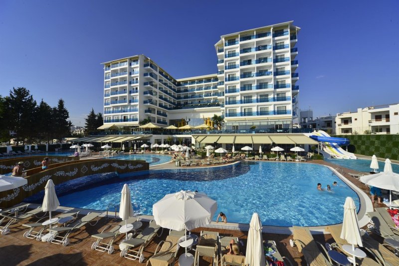 Alanya utazás Azura Deluxe Resort & Spa