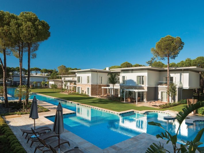Azure Villas By Cornelia Belek