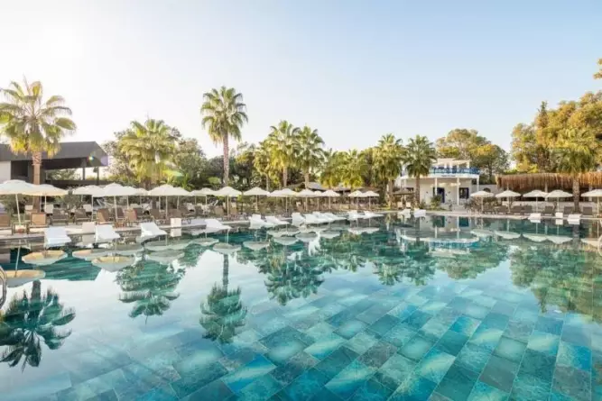 Berry Blue Hotels Side