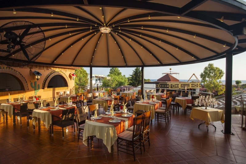 Club Hotel Turan Prince World Side