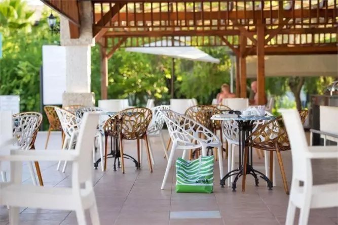 Club Nena Side