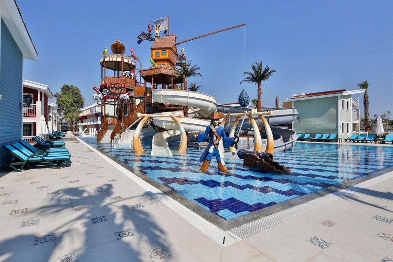 Belek utazás Crystal Club World Of Colours