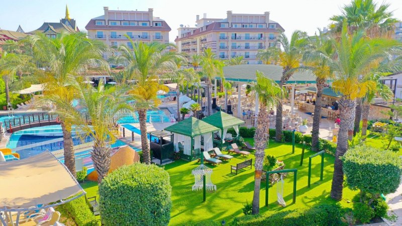 Belek utazás Crystal Family Resort