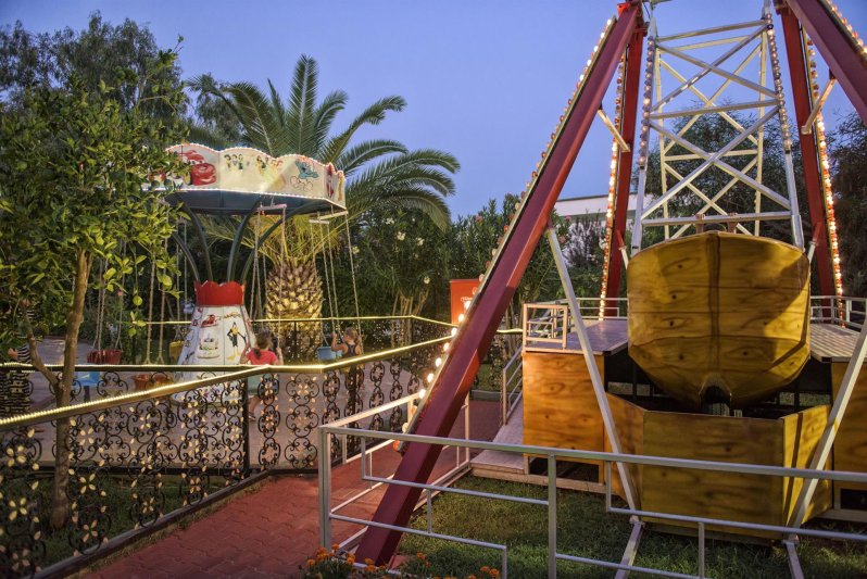 Alanya utazás Delphin Deluxe Resort