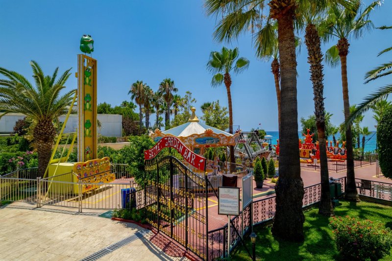 Alanya utazás Delphin Deluxe Resort