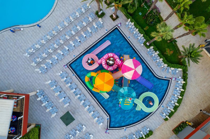 Alanya utazás Delphin Deluxe Resort