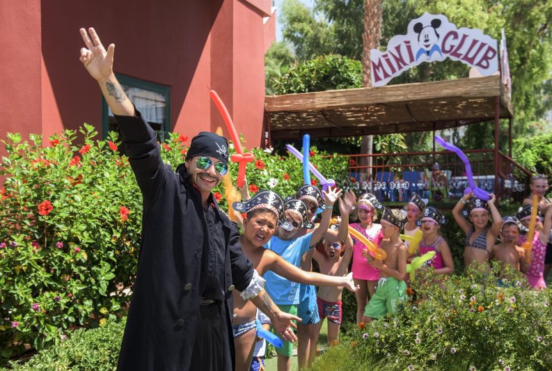 Alanya utazás Delphin Deluxe Resort