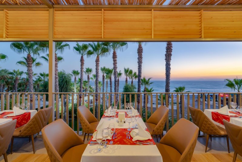 Alanya utazás Delphin Deluxe Resort