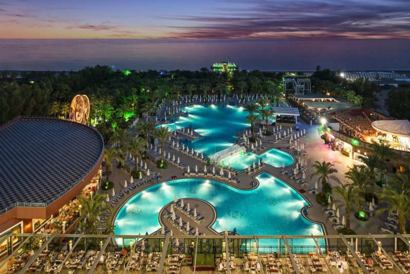Antalya utazás Delphin Palace Hotel