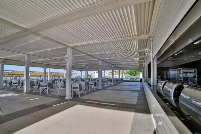 Diamond Deluxe Hotel Side