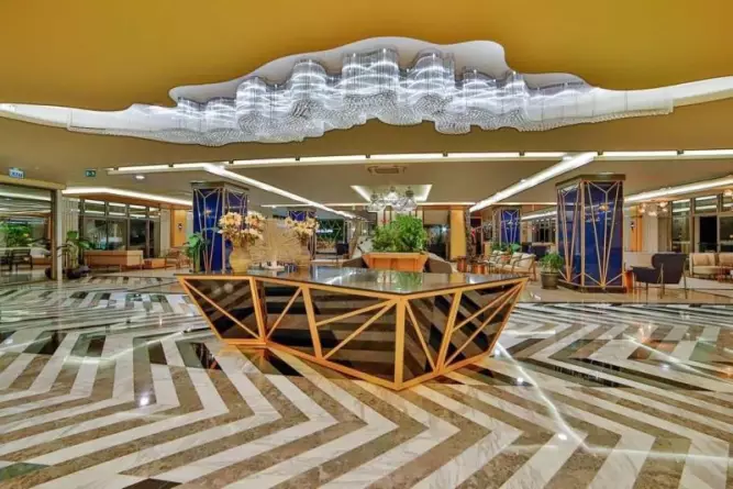 Diamond Deluxe Hotel Side