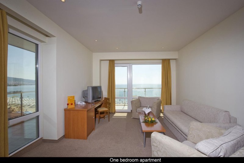 Napospart utazás Dit Evrika Beach Club