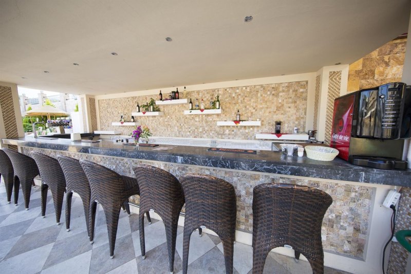 Kemer utazás Elamir Resort Hotel