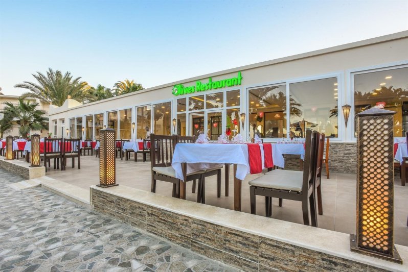 Hurghada utazás Empire Beach Resort